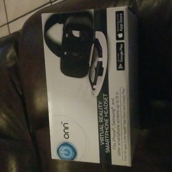 Virtual Reality Smartphone Headset ONN New in Box - Picture 1 of 4